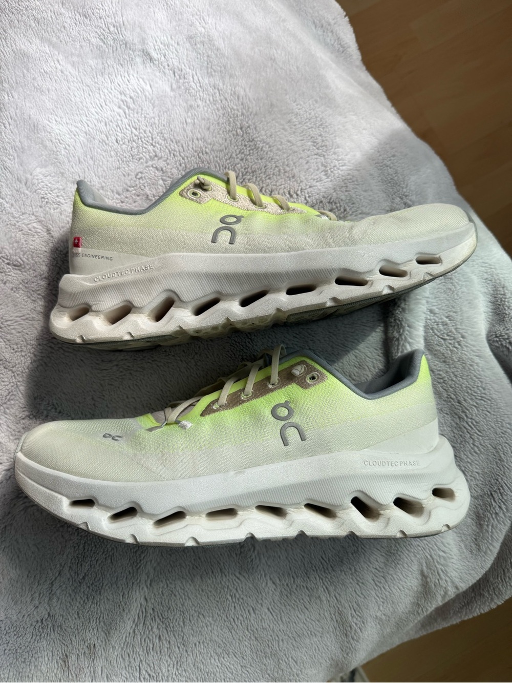 On Running Cloudtilt Women’s 8.5 Sneakers